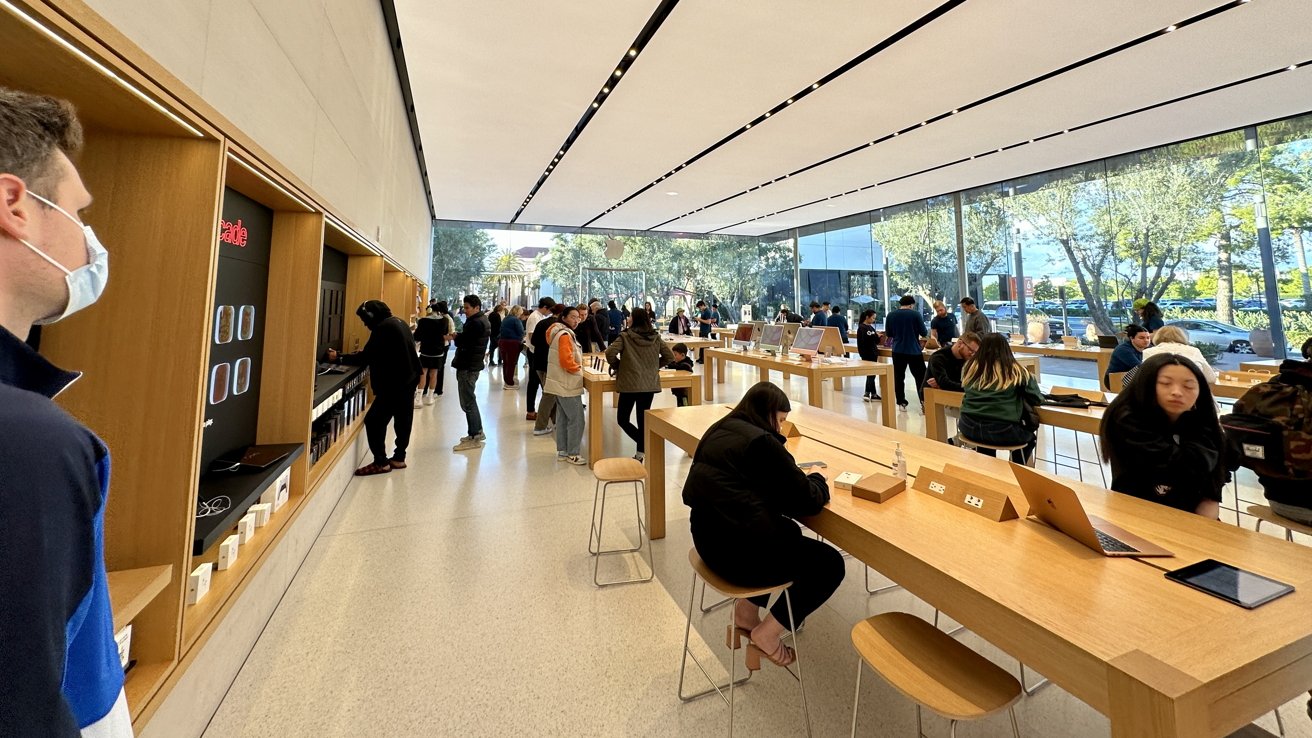 Apple Irvine Spectrum es más acogedor que algunas de sus tiendas más grandes